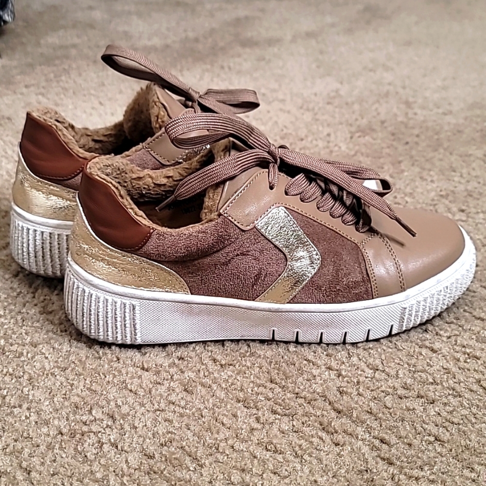 Patrizia Johnyoko Tan White Gold Lace-Up Sneakers